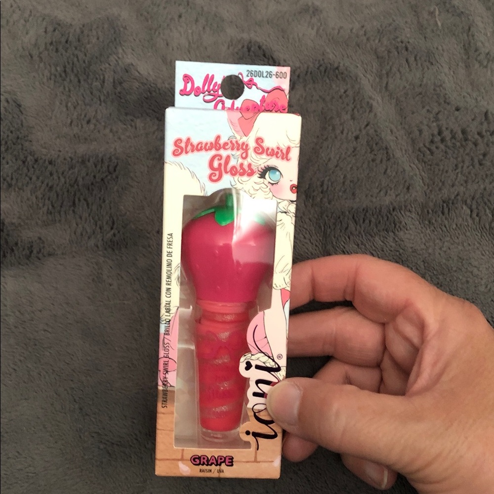 Strawberry Swirl Gloss.  Grape Flavour NWT